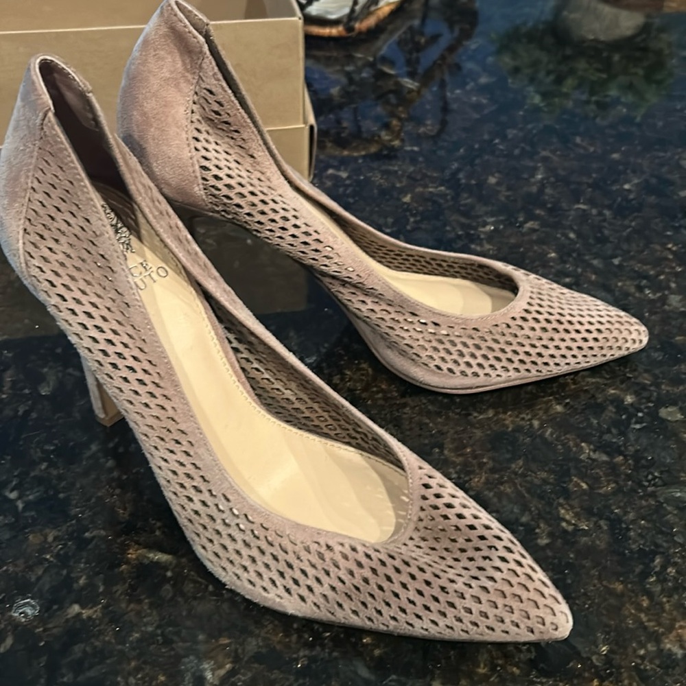 Vince Camuto Sued Pumps